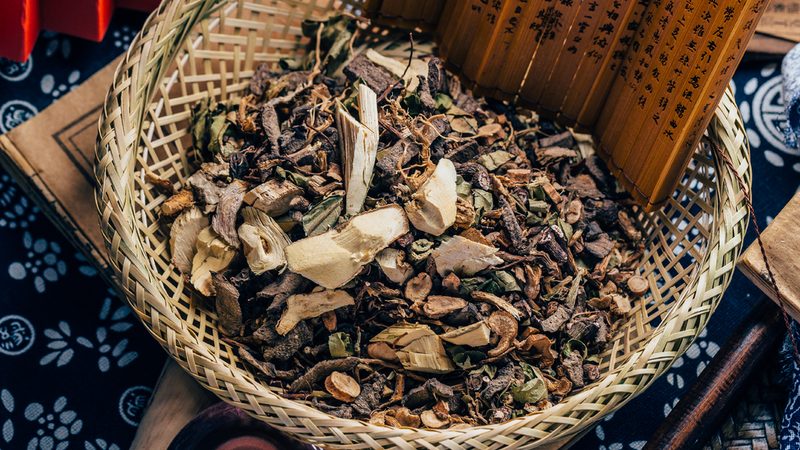 市场上的推拿按摩器材种类繁多，按功能可以分为以下几类：